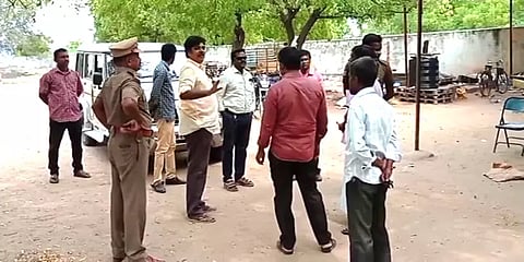 சிவகாசி: விதிமீறி செயல்பட்டதாக பட்டாசு ஆலைக்கு சீல் வைத்த சிறப்பு தனிப்படையினர்