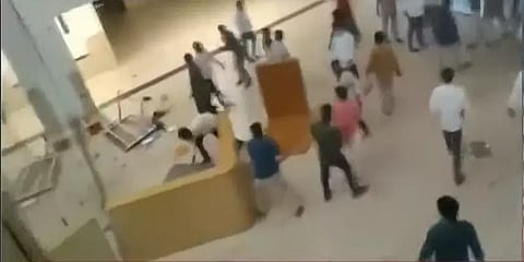 ஜெகன் மோகன் ரெட்டி குறித்து அவதூறு எதிரொலி - தெலுங்கு தேசம் கட்சி அலுவலகம் சூறையாடல்