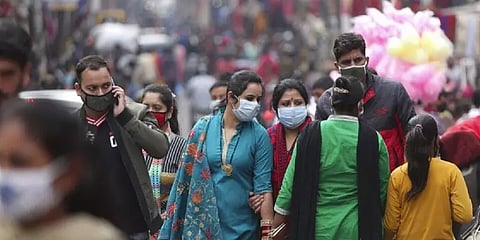 "மூன்றாவது அலை இப்போதைக்கு இல்லை" - மருத்துவ வல்லுநர்கள் கணிப்பு