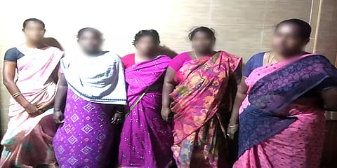 "ஏம்மா இப்படியெல்லாமா மோசடி செய்வீங்க" விவசாயியிடம் நூதன மோசடியில் ஈடுபட்ட 5 பெண்கள் கைது