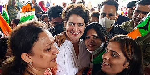 'உ.பி தேர்தல் களத்தில் மகளிருக்கு 40% சீட்'- பிரியாங்காவின் புது வியூகத்துக்குப் பின்னால்?