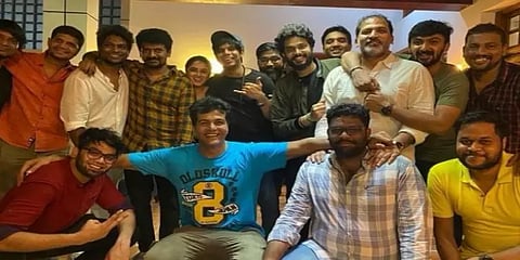 ‘டாக்டர்’ ப்ளாக்பஸ்டர்: ’டாக்டர்’ வெற்றியை கேக் வெட்டிக் கொண்டாடிய சிவகார்த்திகேயன்