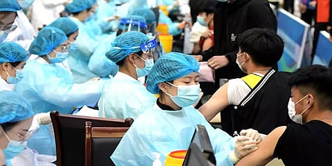 சீனாவில் மீண்டும் அதிகரிக்கும் கொரோனா: பள்ளிகள், சுற்றுலா தலங்களை மூட உத்தரவு