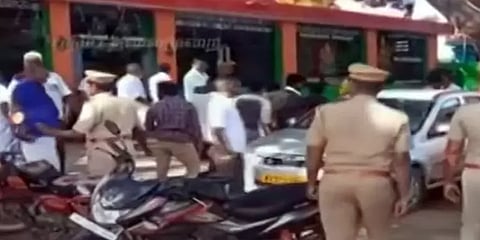 ஆலங்காயம் ஒன்றியத் தலைவர் பதவியை அதிமுக ஆதரவுடன் கைப்பற்றிய திமுக