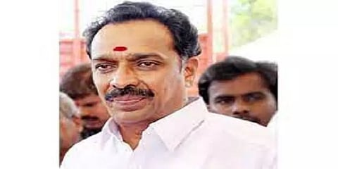 கரூர்: தேர்தல் அலுவலரின் காரை முற்றுகையிட்ட எம்.ஆர்.விஜயபாஸ்கர் கைது