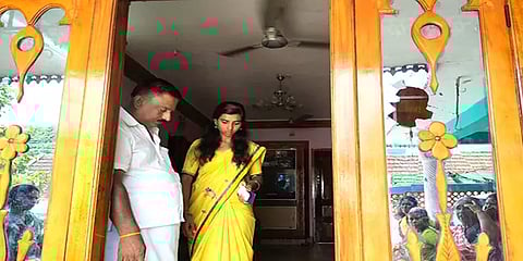 தென்காசி: ஊராட்சி மன்றத் தலைவியின் வீடு மற்றும் வாகனத்தின் மீது கல்வீச்சு