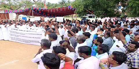 மீனவர் உயிரிழப்பு: மத்திய மாநில அரசை கண்டித்து ஆர்ப்பாட்டம்