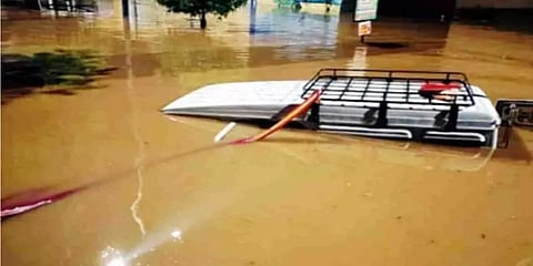 ரயில்வே சுரங்கப் பாதையை சூழ்ந்த மழைநீர்: காரில் சிக்கிக்கொண்ட புதுமணப் பெண் உயிரிழப்பு