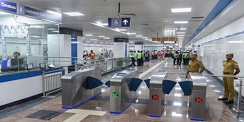 சென்னை மெட்ரோ ரயில்களில் டோக்கனுக்குப் பதிலாக QR கோடு பொறித்த காகித டிக்கெட்?