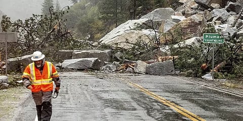 வடக்கு கலிஃபோர்னியாவில் கொட்டித் தீர்த்த கனமழை - சாலைகளில் ஊர்ந்து சென்ற வாகனங்கள்
