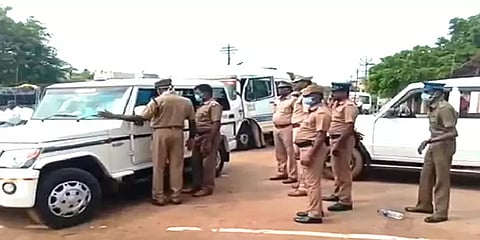 கந்துவட்டி கேட்டு மிரட்டியவர் வெட்டிக் கொலை: 3 சிறுவர்கள் உட்பட 4 பேர் கைது