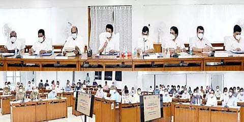 வடகிழக்கு பருவமழை: பாதுகாப்பு நடவடிக்கை குறித்து ஆட்சியர்களுடன் முதல்வர் ஆலோசனை