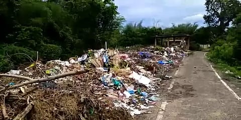 திருவாரூர்: சாலையில் கொட்டப்படும் மருத்துவக்கழிவுகள் - தொற்றுநோய் அபாயத்தில் பொதுமக்கள்