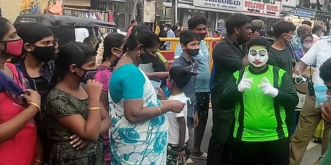 மாணவர்களின் "மைம்" நிகழ்ச்சிமூலம் கொரோனா விழிப்புணர்வு ஏற்படுத்தும் வேப்பேரி போலீசார்