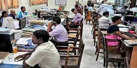 புதிதாக அரசுப் பணியில் சேரும் ஊழியர்களுக்கு இனி சொந்த மாவட்டங்களிலேயே பயிற்சி