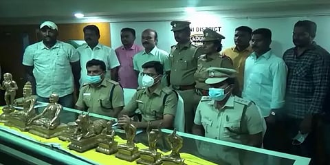 தேனி : தட்சிணாமூா்த்தி கோயிலில் கடத்தப்பட்ட ரூ.20 லட்சம் மதிப்பிலான ஐம்பொன் சிலைகள் மீட்பு