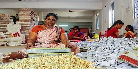 தீப்பெட்டி தொழிலாளர்களுக்கு 15% போனஸ்: தீபாவளிக்கு பிறகு ஊதிய உயர்வு