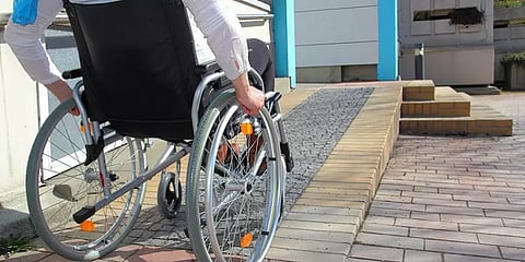 பொது இடங்களில் மாற்றுத்திறனாளிக்கான வசதிகள் இல்லை; சமூகத்தின் பொறுப்பு என்ன?-விரிவான அலசல்