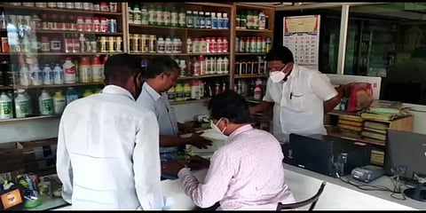 திருவாரூர்: உரம் விற்பனை செய்யும் கடைகளில் அதிகாரிகள் ஆய்வு - 12 கடைகளுக்கு ஒரு வாரம் தடை