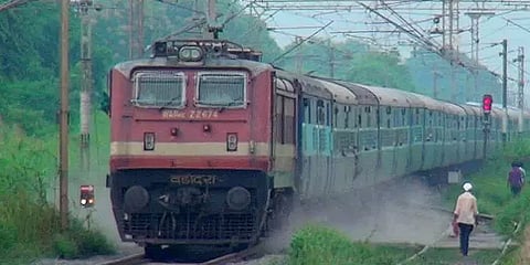 தீபாவளிக்காக சில சிறப்பு ரயில்களில் கூடுதல் பெட்டிகள்: தெற்கு ரயில்வே அறிவிப்பு