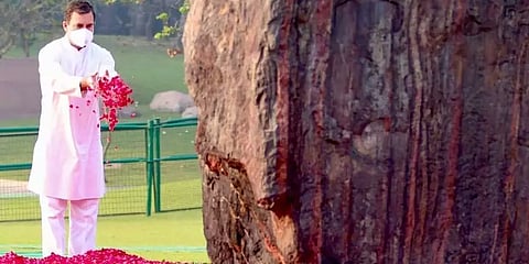 இந்திரா காந்தி நினைவு நாள் - நினைவிடத்தில் ராகுல் காந்தி மலர்தூவி மரியாதை