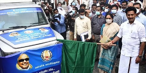 இல்லம் தேடி கல்வி பணி: ரூ1000 சம்பளத்திற்கு 450முனைவர்கள், 1 லட்சம் பட்டதாரிகள் விண்ணப்பம்