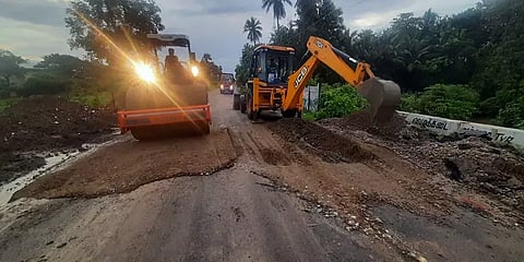 புதிய தலைமுறை செய்தி எதிரொலி: திருவாரூர் சாலையில் மூடப்பட்ட ஆபத்தான பள்ளம்