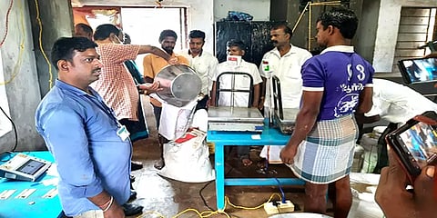 செய்தி எதிரொலி: மலைக் கிராம மக்களை தேடி குதிரையில் சென்ற ரேஷன் பொருட்கள்