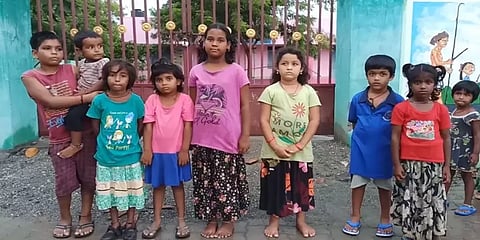 பெரம்பலூர்: மதிய உணவு வழங்கப்படாததால் பசியுடன் வீடு திரும்பிய பள்ளி மாணவர்கள்