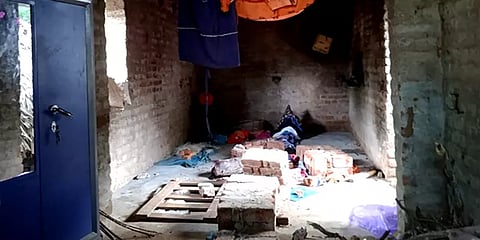 காஞ்சிபுரம்: கட்டிய 5 ஆண்டுகளில் இடிந்து விழுந்த இருளர் குடியிருப்பு - 8 வயது சிறுமி பலி