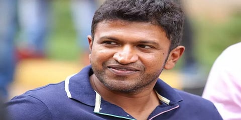 இறந்தும் 4 பேர் கண்களில் வாழும் புனித் ராஜ்குமார் - சாத்தியமானது எப்படி?