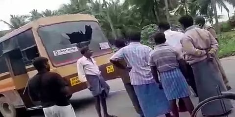 வேலூர்: 10.5% இடஒதுக்கீடு ரத்துக்கு எதிரான போராட்டம்.. அரசு பேருந்து கண்ணாடி உடைப்பு