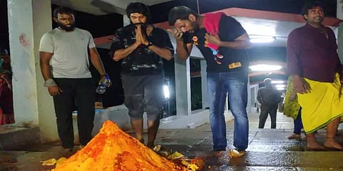 கீழ் திருப்பதியிலிருந்து மேல் திருப்பதிக்கு நடந்தே சென்று சாமி தரிசனம் செய்த விஷால்