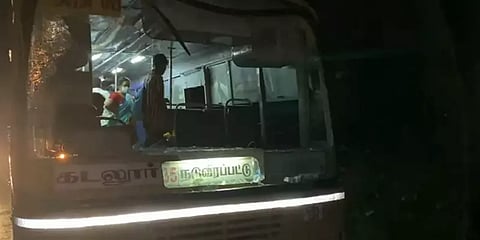கடலூர்: ஒரே இரவில் 9 பேருந்துகள் மீது கல்வீச்சு தாக்குதல்; பயணிகள் அச்சம்