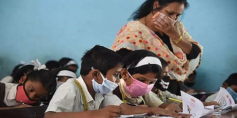 நவம்பர் 6 ஆம் தேதி பள்ளிகளுக்கு விடுமுறை - தமிழக அரசு