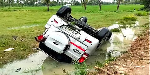 விருத்தாச்சலம்: தொடரும் கார் விபத்து - சாலையில் தடுப்பு அமைக்க பொதுமக்கள் கோரிக்கை