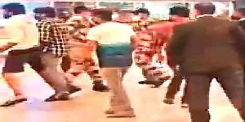 விஜய் சேதுபதி தாக்கப்பட்டதாக பரவும் செய்தியில் உண்மையில்லை : பெங்களூரு போலீசார் விளக்கம்