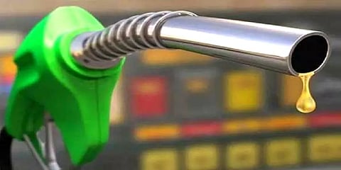 கலால் வரி குறைப்பு: புதுச்சேரியில் வெகுவாக குறைந்த பெட்ரோல், டீசல் விலை