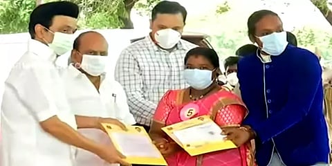 செங்கல்பட்டு: நரிக்குறவர் மற்றும் இருளர் இன மக்களுக்கு வீட்டுமனைப் பட்டா வழங்கிய முதல்வர்