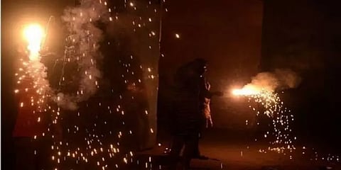 இரவு நேரத்தில் அதிக பட்டாசுகள்: தமிழகம் முழுதும் அதிகரித்த காற்றுமாசுபாடு அளவுகளின் விவரம்