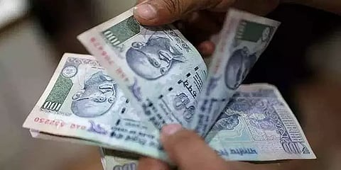 பண மோசடி: முன்னாள் அமைச்சர் உதவியாளர் உள்பட 58 பேர் மீது வழக்குகள் பதிவு