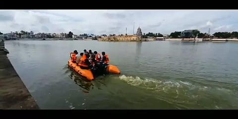 திருவாரூர்: கமலாலயக் குள சுற்றுச் சுவரின் உறுதித்தன்மையை ஆய்வு செய்த என்ஐடி குழு