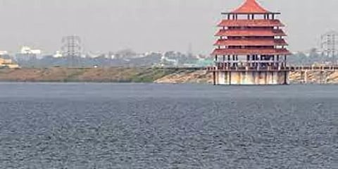 தொடர் கன மழை - செம்பரம்பாக்கம் உபரி நீர் திறப்பு குறித்து அதிகாரிகள் ஆலோசனை