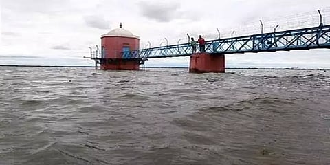 சென்னை: தொடர் கனமழையால் நிரம்பும் ஏரிகள்; உபரிநீர் திறப்பால் வெள்ள அபாய எச்சரிக்கை