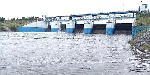 தொடர் மழை: செம்பரம்பாக்கம் ஏரியிலிருந்து நீர் திறப்பு வினாடிக்கு 2,000 கனஅடி ஆக அதிகரிப்பு