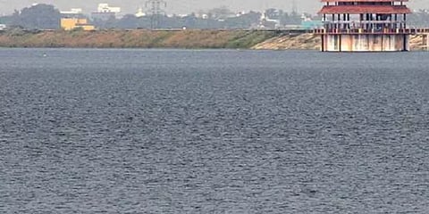 சென்னை: சோழவரம் ஏரியிலிருந்து கொற்றலை ஆற்றில் உபரிநீர் திறப்பு