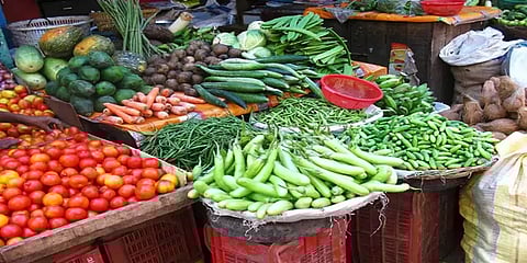 சென்னை: தொடர் கனமழையால் காய்கறி வரத்து குறைந்தது; ஒரு கிலோ தக்காளி ரூ.100க்கு விற்பனை