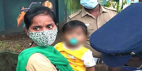 திண்டுக்கல்: காணாமல்போன காதல் கணவனை மீட்டுத்தரக் கோரி தீக்குளிக்க முயன்ற இளம் பெண்