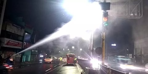 சென்னை: திடீரென தீப்பற்றி எரிந்த போக்குவரத்து சிக்னல்