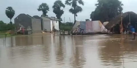 பெரம்பலூர்: துணியால் ஆன டெண்ட்டில் வசிக்கும் கூத்துக் கலைஞர்களுக்கு கைகொடுக்குமா அரசு?